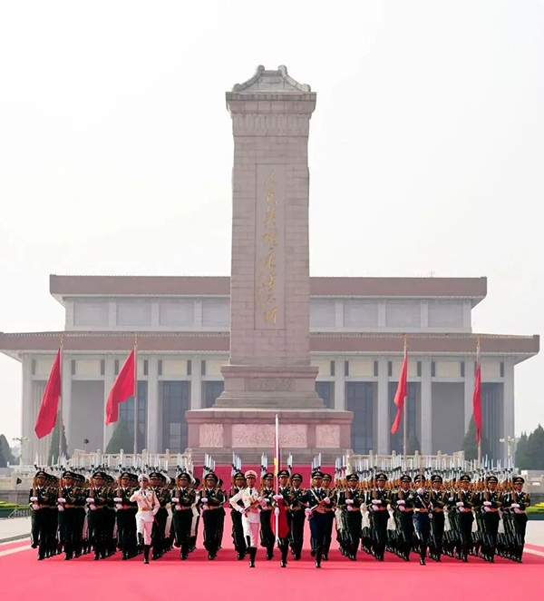 铭记历史 缅怀先烈——沃尔兴组织观看抗战胜利80周年阅兵仪式